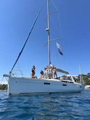 Beautiful Oceanis 45 navegando pela Riviera Francesa