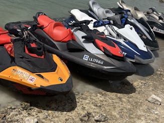 ¡Alquiler de motos acuáticas rápidas SeaDoo Premium con audio bluetooth en Canyon Lake!