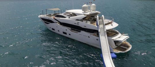 MÉGA YACHT GRANDELAGACY POWER DE 43 MÈTRES AVEC 4 CABINES