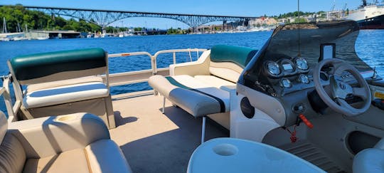 CAPTAIN YOURSELF 12 PERSON PONTOON BOAT $175 AN HOUR!