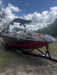 🌊🔥 Destruye el velatorio con estilo: alquila nuestro bote de surf Moomba Makai Wake de 25 pies en el lago 