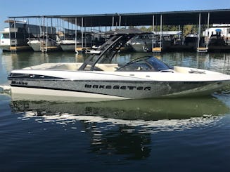 Malibu Wakesetter 247 LSV Surf Boat