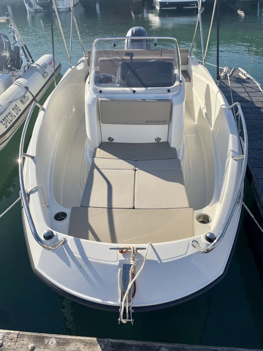 Quicksilver 505 Open 80CV speedboat in Cascais, Lisbon