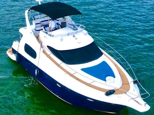 Yacht de luxe Silverton Flybridge de 48 pieds à Miami !