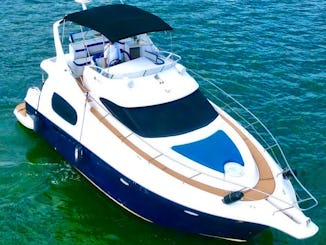 Luxury Yacht Silverton Flybridge 48ft in Miami!
