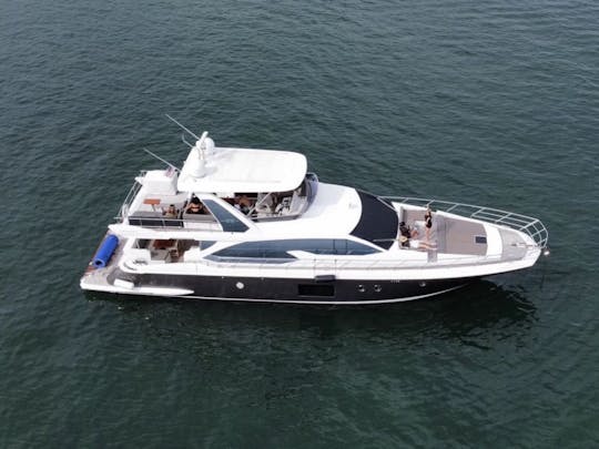 Yacht Azimut FlyBridge de 70€ pour une croisière de luxe à Miami !