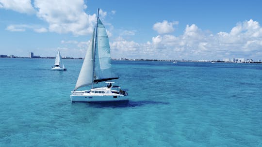 CATAMARÃ DE LUXO DE 44 PÉS ⛵️ NAVEGANDO PARA ISLA MUJERES 🏝️ 
