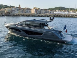 Dive into Luxury on This Sleek 67ft Beauty!