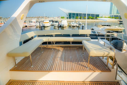 Nuevo y lujoso Majesty de 72 pies para 28 huéspedes en Dubai Marina Harbor 