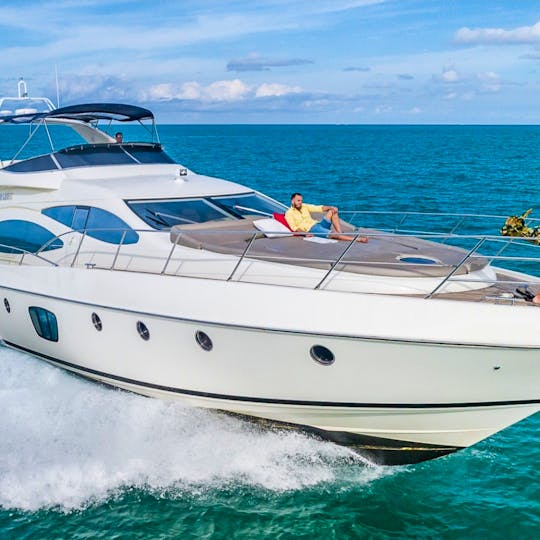 Beutiful 70ft Azimut in Miami for 12 Peoples W/1 Jet ski included