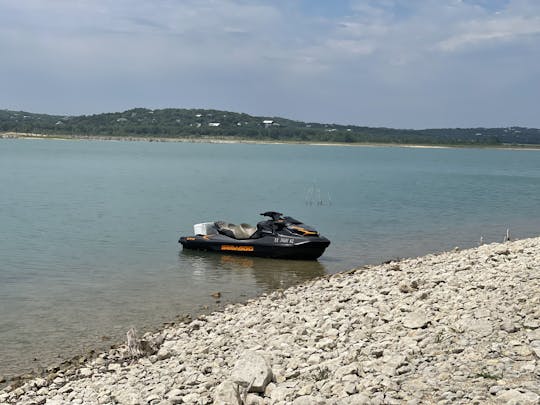 Diversión sobrealimentada en moto acuática Seadoo en Canyon Lake