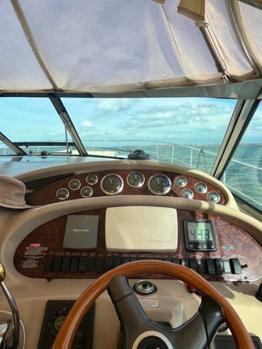 Spacious 410 Sea Ray Yacht in St. Petersburg Florida