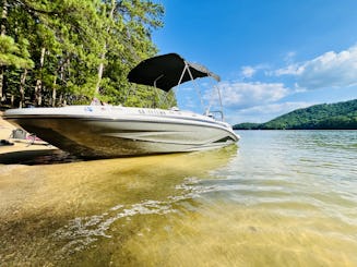 **BRAND NEW 2024 Yamaha Premium Boat for rent on Allatoona*(Captain included)