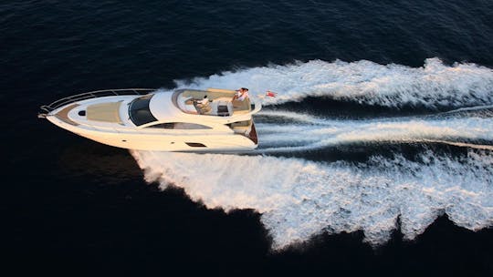 Location de yacht à moteur Monte Carlo de 47 pieds sur la Côte d'Azur, France