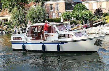 Palan C 950 (Kloek) ideal for family cruising on the dutch canals