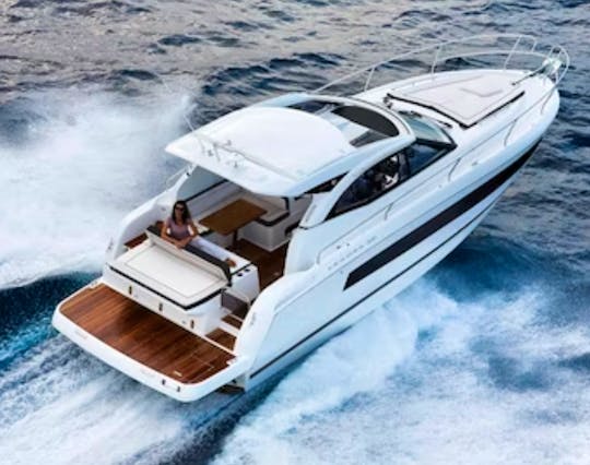 Leader 36 rental motor yacht in Saint-Tropez