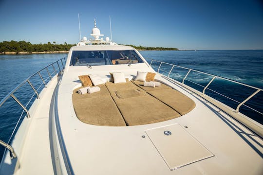 Luxury Leopard 24 Yacht on the French Riviera