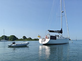 36ft Beneteau Private Sailing Charter – Explore Mystic and Fisher's Island 