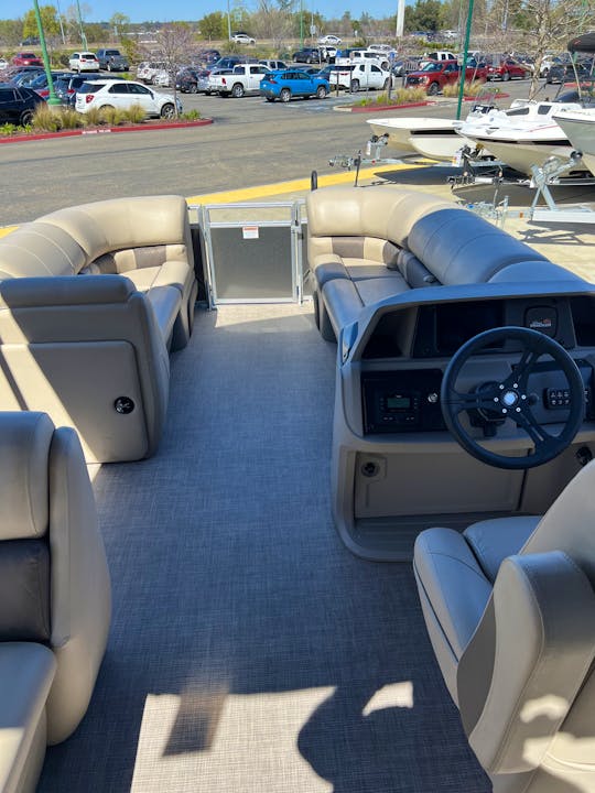 Lake Tahoe Brand New 2024 Sun Tracker 20’ Pontoon boat for 10 people