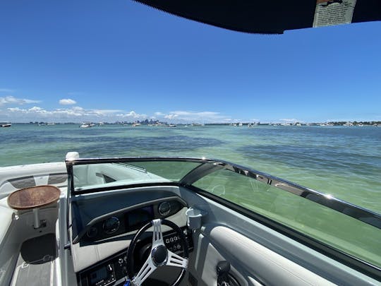  ☀️ Découvrez la magie de Miami dans un hôtel de 27 pieds Quatre victoires 🚤