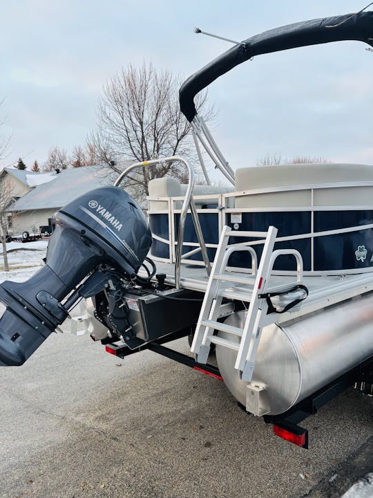 Set Sail on Adventure - 2024 SunChaser Pontoon com pernas marinhas em Cormorant | Comporta 12