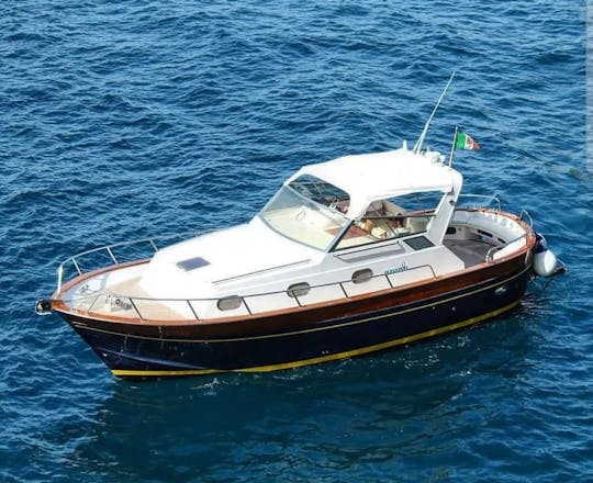 Aproveite a Costa Amalfitana em um barco particular