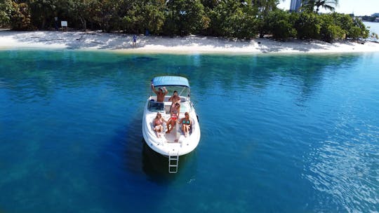 Explorez Miami Beach avec style : louez le bateau Sundeck Blue de 26 pieds !