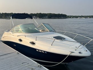 Sea Ray Sundancer 24' foot Cuddy cabin , 7 passengers 