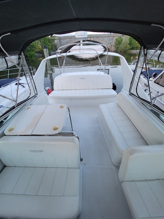 Monumental Cruiser | Iate privado de luxo Carver de 37 pés para 12 passageiros