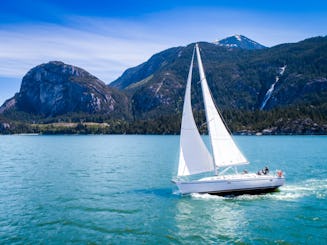 Chárter privado con tripulación | Navega por el legendario viento de Howe Sound | Squamish, BC