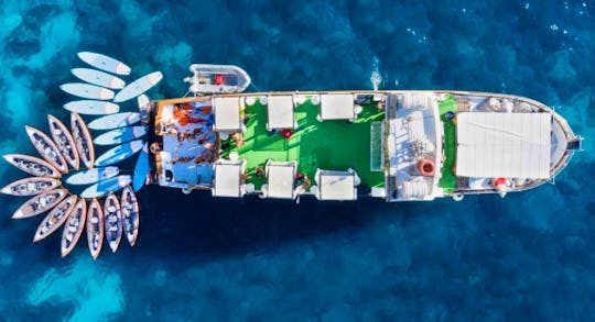 82ft La Pepa Cadiz Power Mega Yacht Rental in Illes Balears, Spain