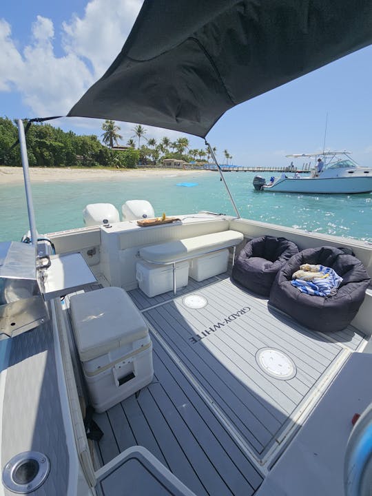 ILHAS PICACOS E PALOMINO. BARCO BRANCO GRADY DE 30 PÉS