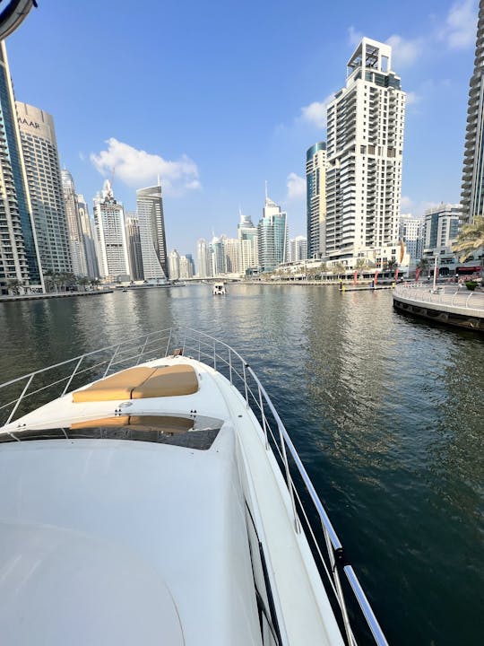 Yacht haut de gamme Azimut de 62 pieds à louer 