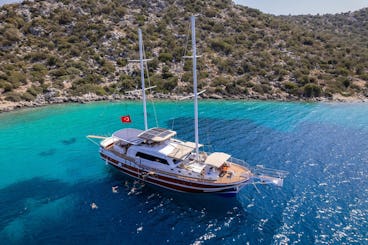 Luxury gulet with a capacity of 12 people in Marmaris region(2023 Model)