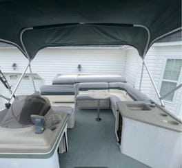 Naviguez sur la péniche Gator Party de 25 pieds avec grill et tubes disponibles sur demande !