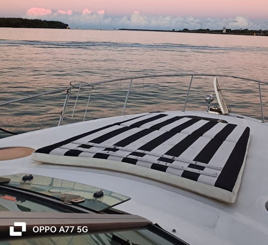 Diviértete en la Costa Dorada | Sea Ray 375 DA Sundancer Yacht