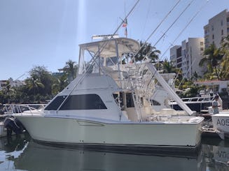 Barco pesquero con tripulación profesional para pescar todo tipo de peces