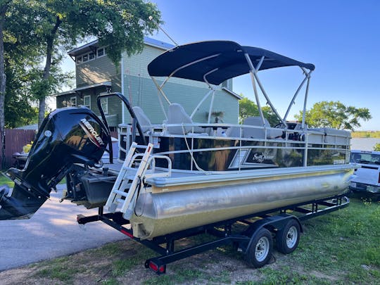 115 HP 22ft Sunchaser Tritoon For Rent On Lake Lewisville