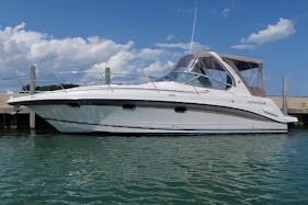 35FT Four Winns Yacht for charter cruises in Lake Ontario