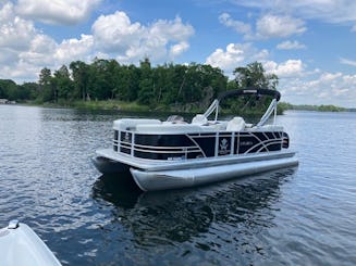 Sylvan 822 LZ Pontoon Boat Rental Crosslake, Whitefish Chain