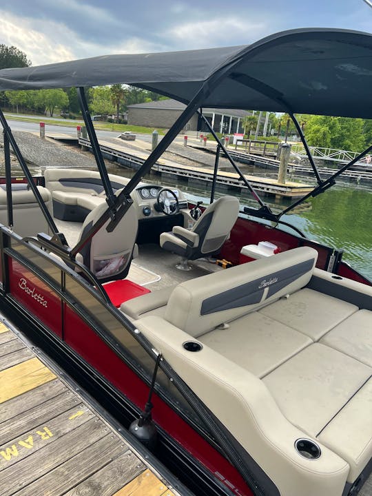 Have fun on the lake with family or friends on this beautiful 2022 Tritoon!