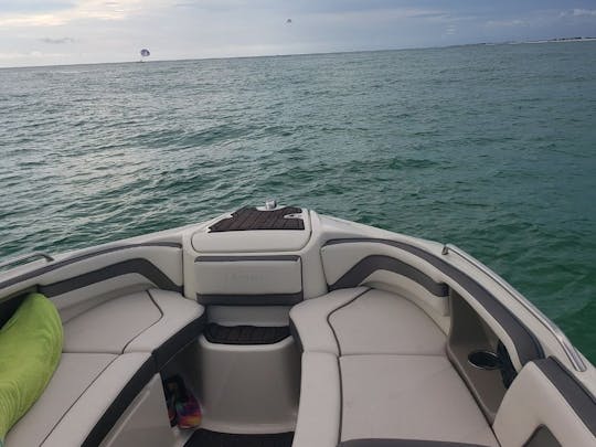 Passeios pela Ilha do Caranguejo com a Sleek 242 Limited S Yamaha Boat Experience