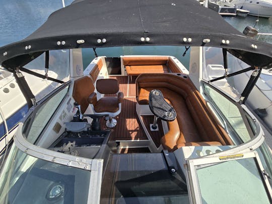Barco de crucero a motor de 30 pies | ¡Alquiler de barcos para pasar buenos momentos en Marina Del Rey!