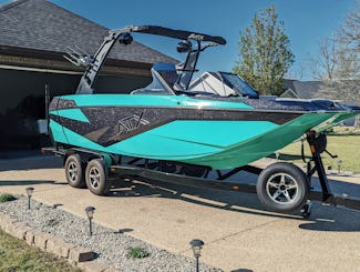 Captained Championship Wakesurf Boat for Cruise/Surf/Swimming at Beaver Lake