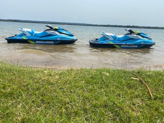 Alquiler de motos acuáticas Seadoo en el lago Conroe