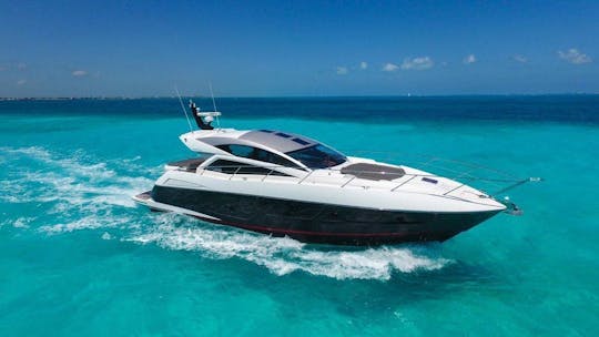 Sunseeker 64’ with Superyacht Crew. Visit Isla Mujeres in Style!