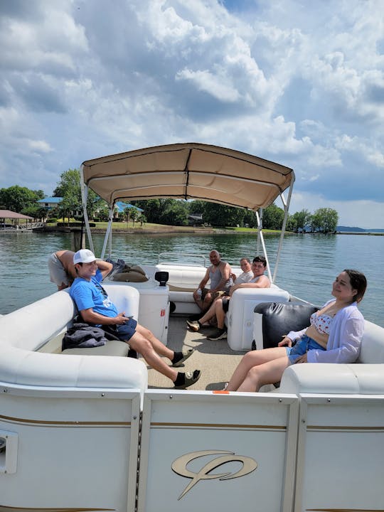 Ponton pour 10 passagers à louer au lac Norman 