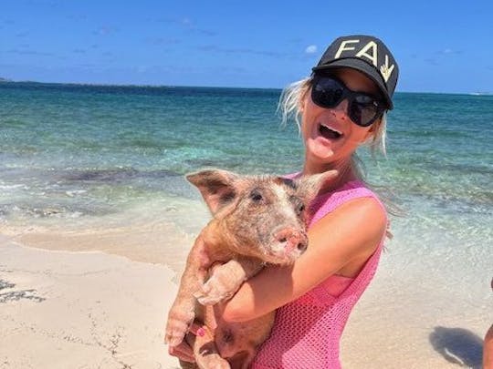 Lancha rápida de 45 pies (STEEL) nadando cerdos a Rose Island con almuerzo y visitas turísticas