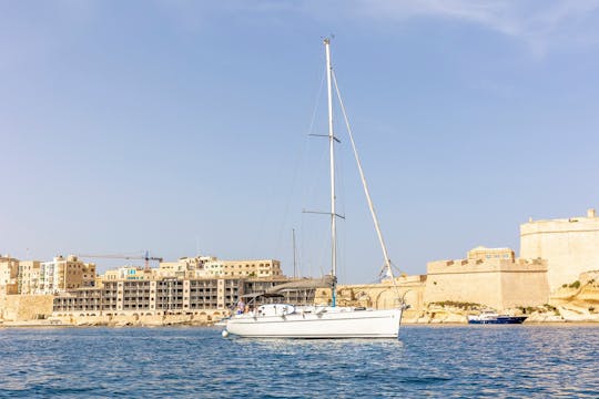 Charter 43' Beneteau Cyclades Cruising Monohull in Ghajnsielem, Malta