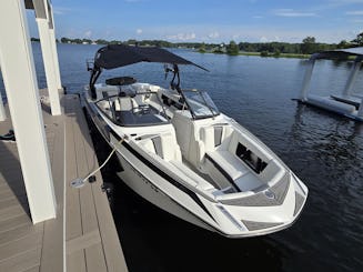 Nautique G23 sur le lac Anna avec Boathouse Experience